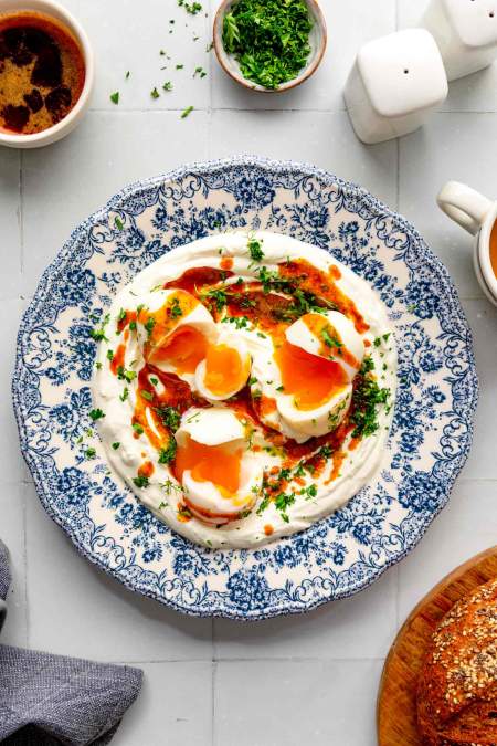 Turško navdihnjena jajca (Cilbir) Turško navdihnjena jajca (Cilbir)