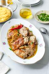 Počasi pečeno svinjsko pleče z zeljem Počasi pečeno svinjsko pleče z zeljem