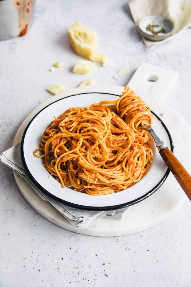 Špageti s paradižnikovo omako