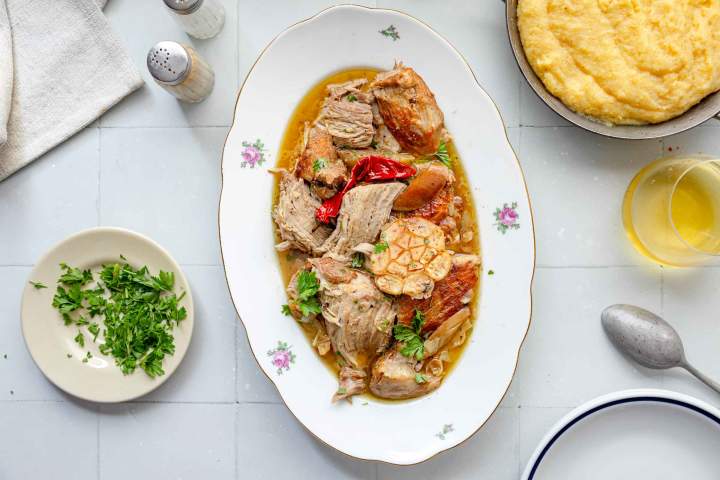 Slow-roasted pork butt with cabbage is an easy recipe, perfect for Sunday lunches and special occasions. The melt is juicy and melts in your mouth. Slow Roasted Pork Butt with Cabbage