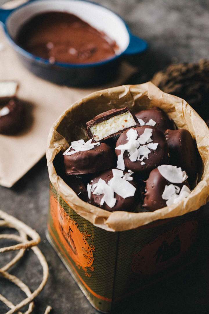 Čokoladni kokosovi cekini z limetino kremo v darilni embalaži