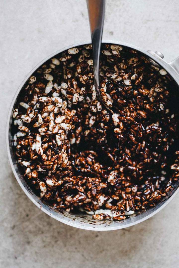 Rice puffs with cacao in a saucepan
