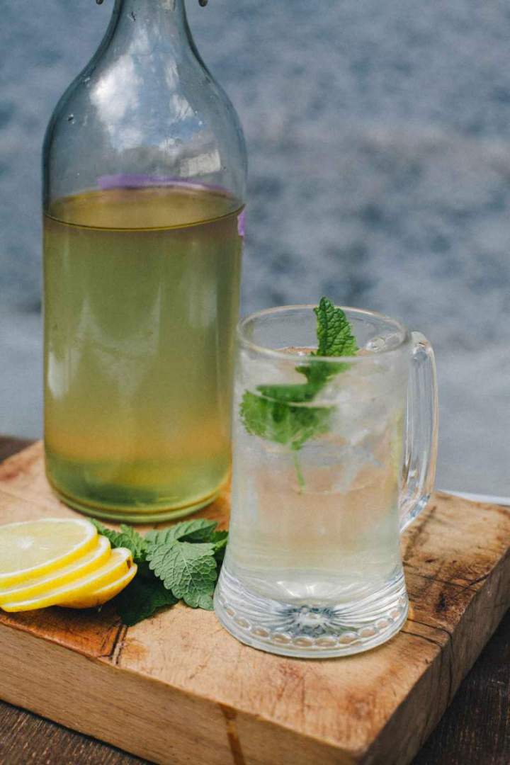 Elderflower cordial in a glass with lemon